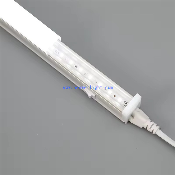 T5 Linkable Integrated LED Tube Light fixture with switch 1