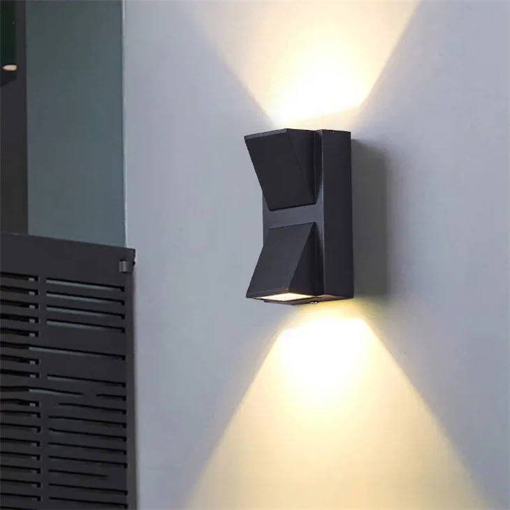 Moderna Mmuntata Disinn Intern Dekorazzjoni 'l fuq u' l isfel LED Wall Light